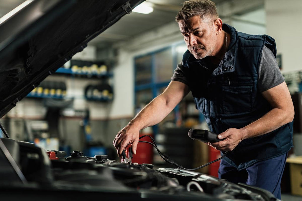 Cómo instalar un estéreo de carro desde cero